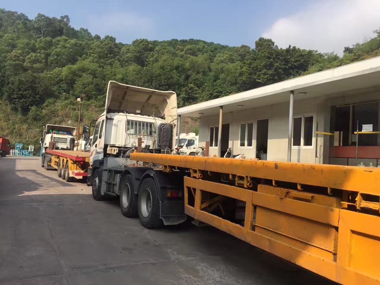 中港平板車,香港平板車,中港平板車中港矮排車運(yùn)輸,香港伸縮排,超長(zhǎng)貨物運(yùn)輸就找東勝物流