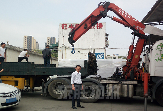 國內(nèi)到澳門吊機(jī)車物流，吊機(jī)車運(yùn)輸案例--東勝物流